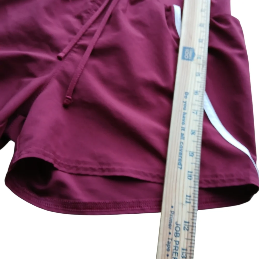 Under Armour Women's Size Extra Small Burgundy Athletic Shorts - Picture 4 of 5